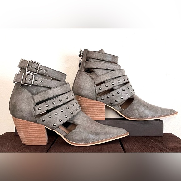 Arisa Ankle Boot from Buckle - Picture 2 of 8